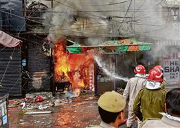 Fire breaks out at shop in Delhi