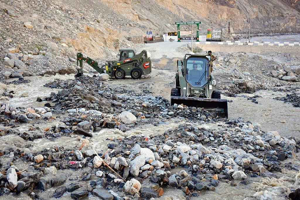 Flash floods cut off three Ladakh villages near LoC, Army on job