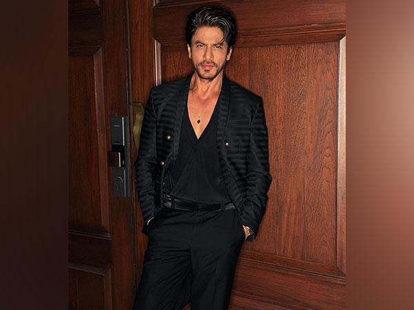 Shah Rukh Khan denies fan's request to smoke a cigarette with him, shares why