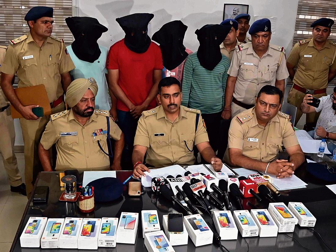 130 mobiles stolen from parcels, 4 held in Chandigarh