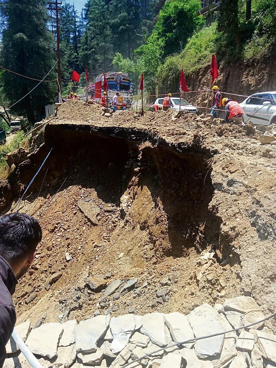 Landslide at Theog cuts off Rampur, Kinnaur from Shimla