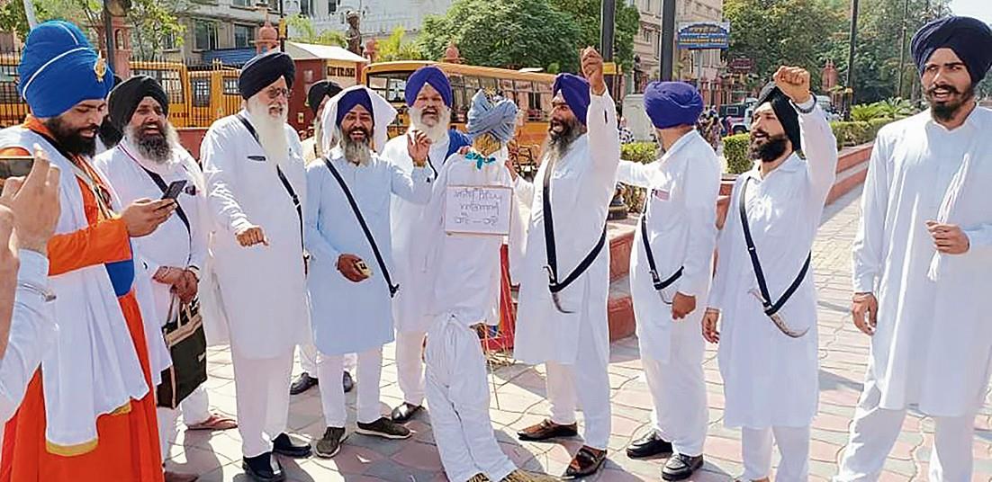 'Dhadis', SGPC on warpath over hours of performance at Akal Takht