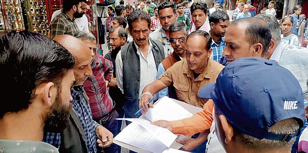 Shimla MC officials allege interference  in anti-encroachment drive