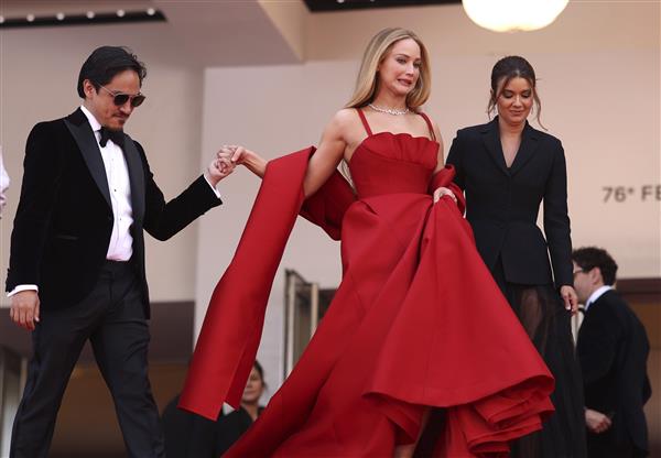 Jennifer Lawrence says wearing flats at Cannes '23 was no 'political statement'