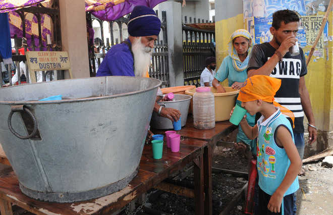 Langar, chabeels on roadsides? Amritsar MC fails to respond to RTI query