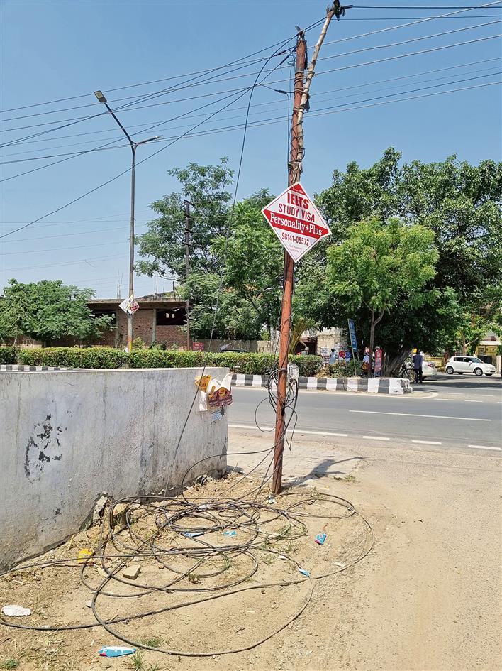 Cable Mess: Broken, dangling wires in city areas invite mishaps
