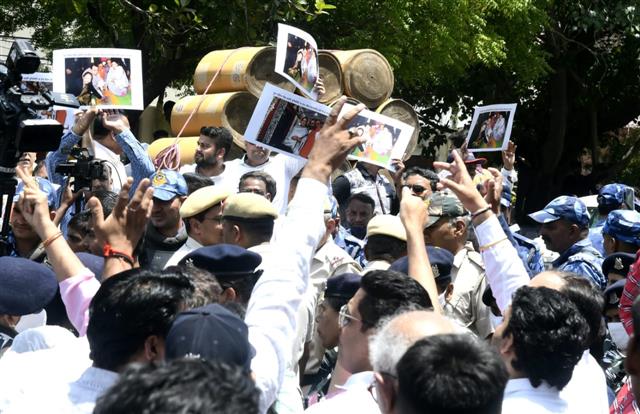 At IP university campus launch in Delhi, 'Modi, Modi' slogans interrupt Kejriwal's speech