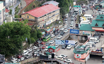 Huge rush of tourists chokes Shimla roads