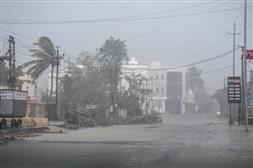Strong winds, rains lash Kutch and Saurashtra as Cyclone Biparjoy makes landfall in Gujarat