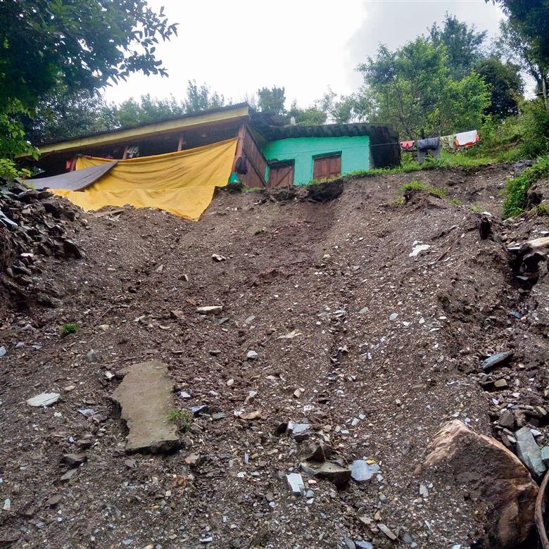 Cracks appear in 20 Khodaage houses due to landslide, flood