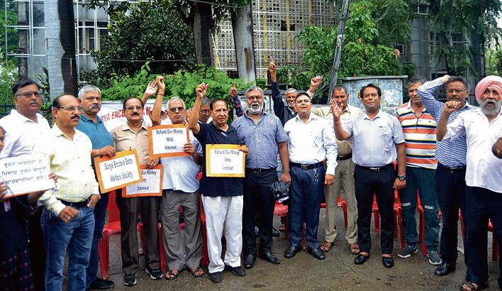 No Possession Yet Flat And Plot Allottees Protest Against Jit The Tribune India