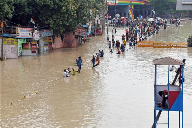 Damaged regulator makes Yamuna water in Delhi flow back towards city; red alert issued in Faridabad