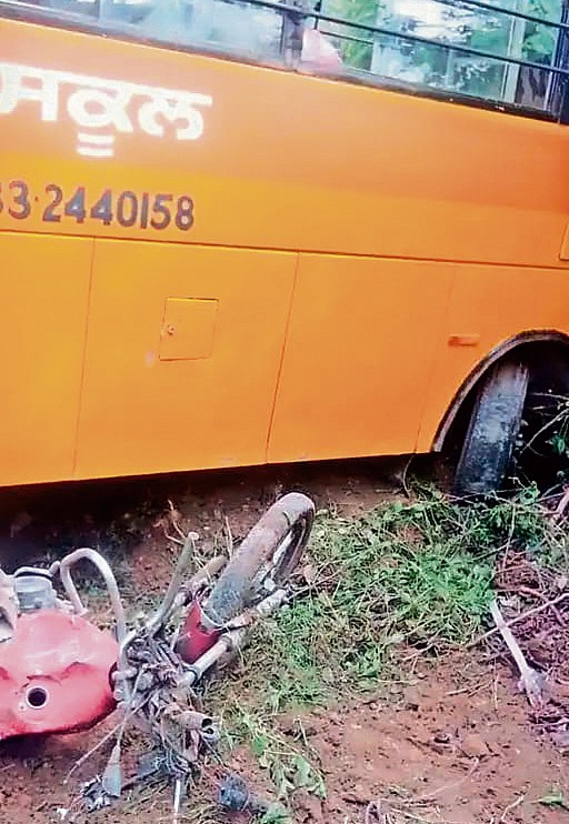 Scrap dealer run over by school bus, driver absconds