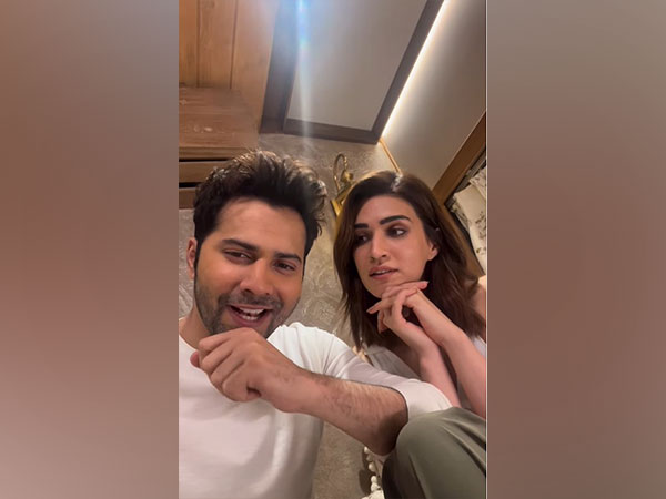 Kriti Sanon, Varun Dhawan 'wolf  around after ages', check it out