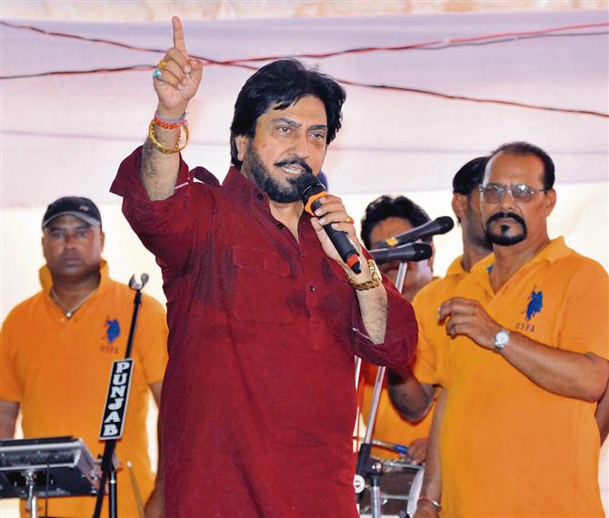 As renowned singer Surinder Shinda passes away, people from the Punjabi music industry pay tributes