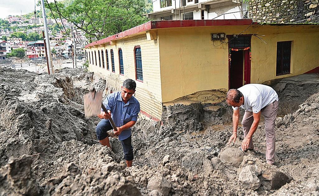 40 shops, 30 houses washed away at Sainj in Kullu district