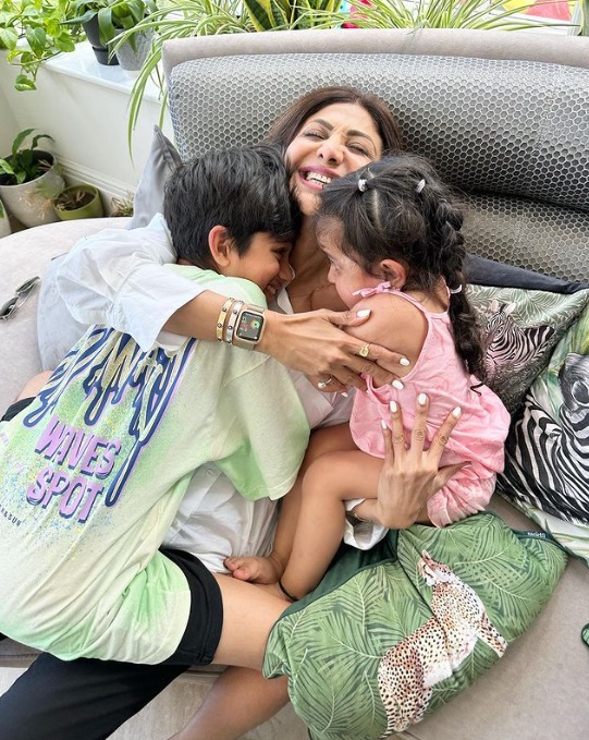 Shilpa Shetty gets the 'best' welcome ever as she reunites with family in London for vacation