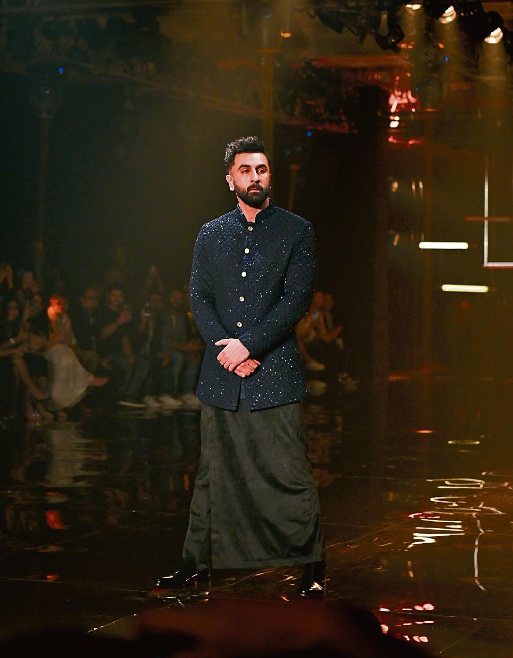 Ranbir Kapoor exudes Punjabi munda vibes at India Couture Week 2023
