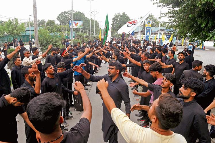 After three decades, Shias take out Muharram procession in Srinagar