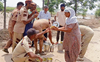 Dera volunteers to the rescue of flood victims