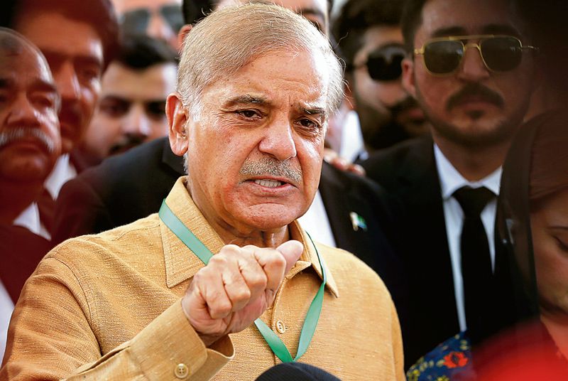 Pakistan PM Sharif, Opposition leader Riaz to finalise name of caretaker premier today
