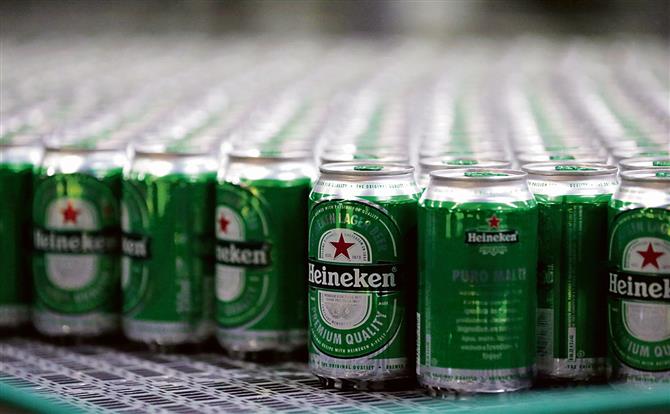 Heineken exits Russia, sells biz for ^1