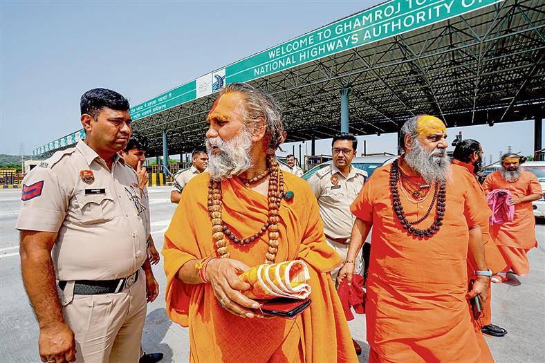 Haryana: No yatra, cops escort group of 50 to Nuh temples