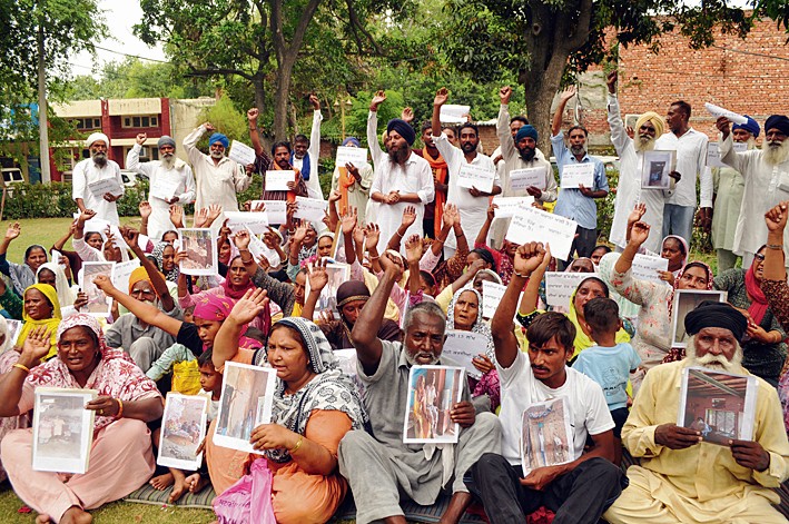 Amritsar: Villagers protest after rain damages houses