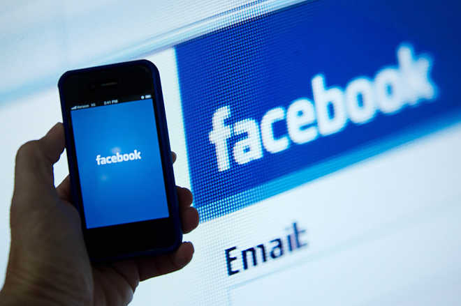 Facebook groups exposed to hundreds of fake posts: Study