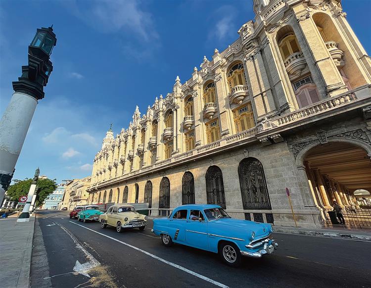 History beckons in vintage car ride on Havana’s streets