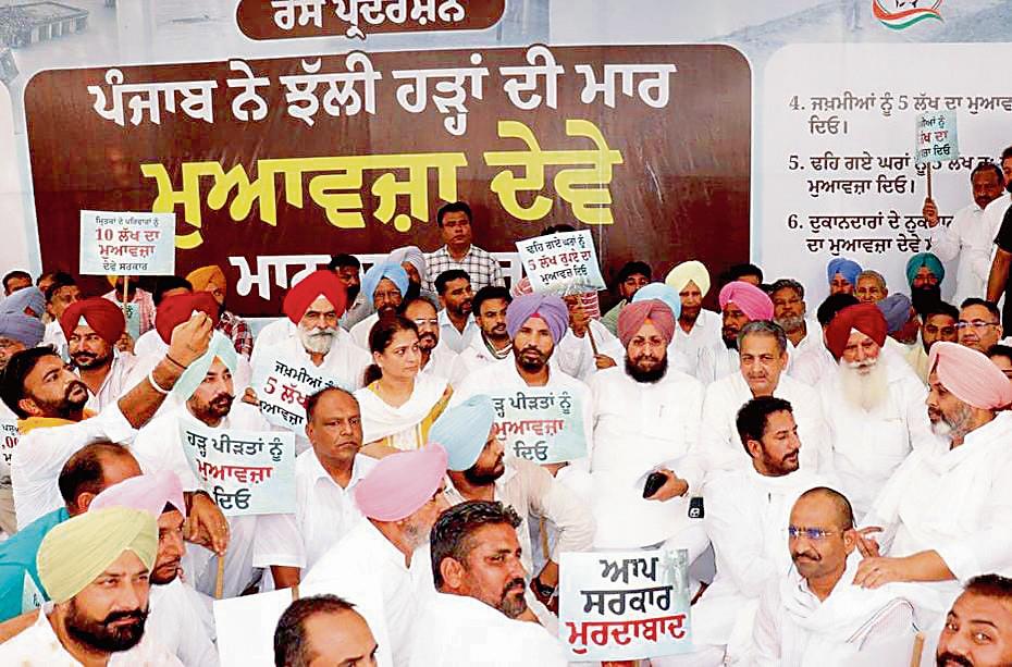 Demanding aid for flood-hit, Punjab Congress holds protest in Mansa