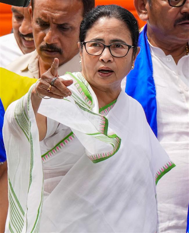 BJP may go for Lok Sabha polls in December 2023, has booked all choppers for campaigning: Mamata Banerjee