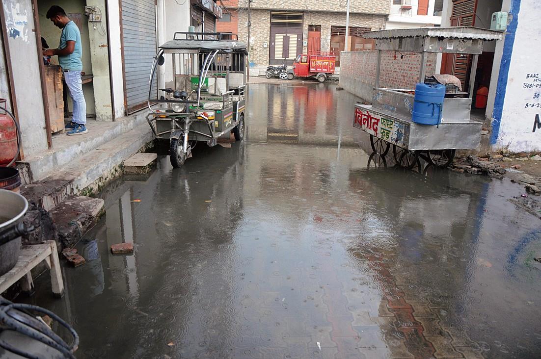 Residents suffer as no relief from overflowing sewers