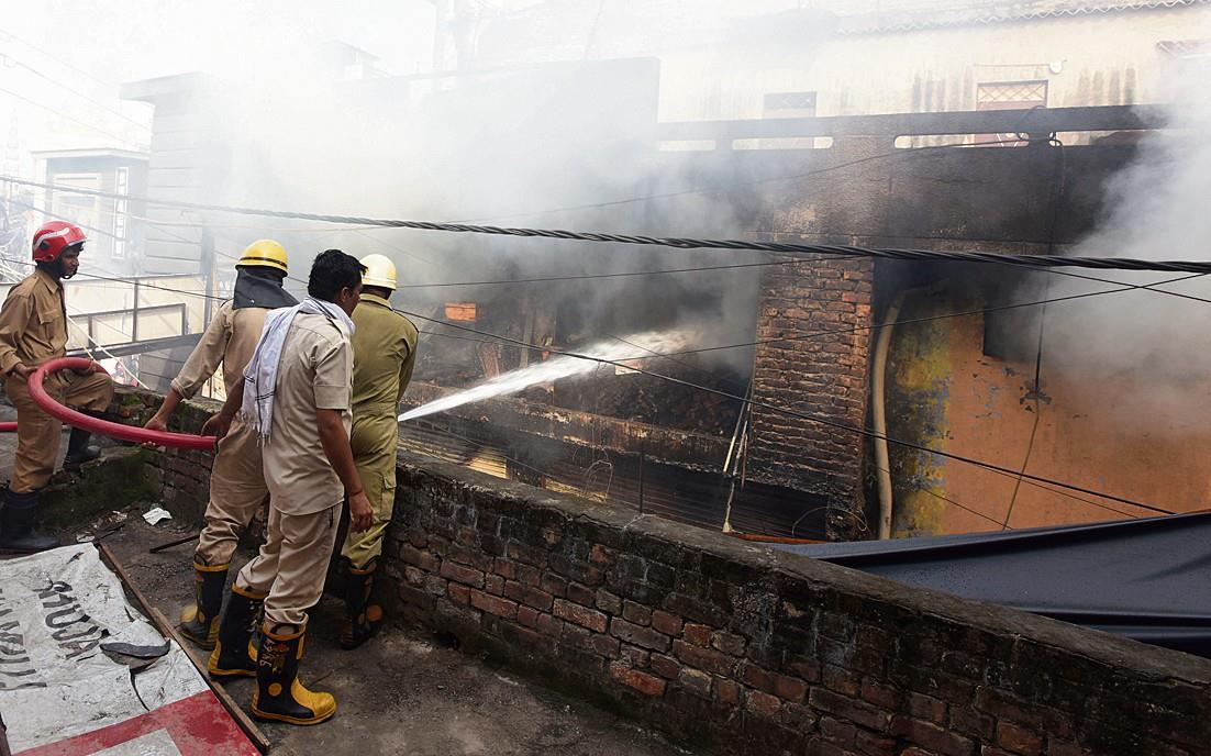 Fire breaks out at plywood shop in Delhi