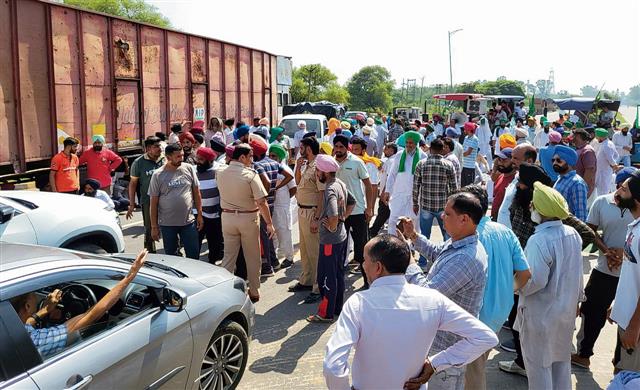 Traffic goes for a toss as farmers block NH at Lalru