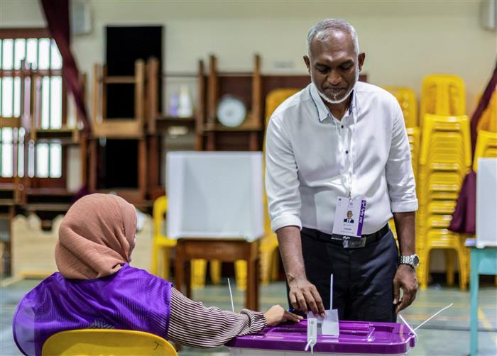 Opposition candidate Mohamed Muiz appears headed to victory in the Maldives presidential runoff