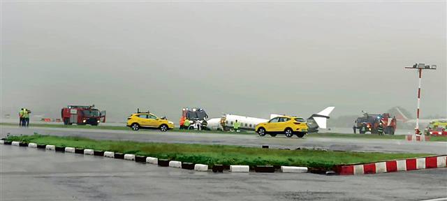 Chartered plane ‘skids off’ runway in Mumbai
