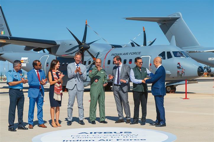 La IAF recibe el primero de 56 aviones C-295 en España