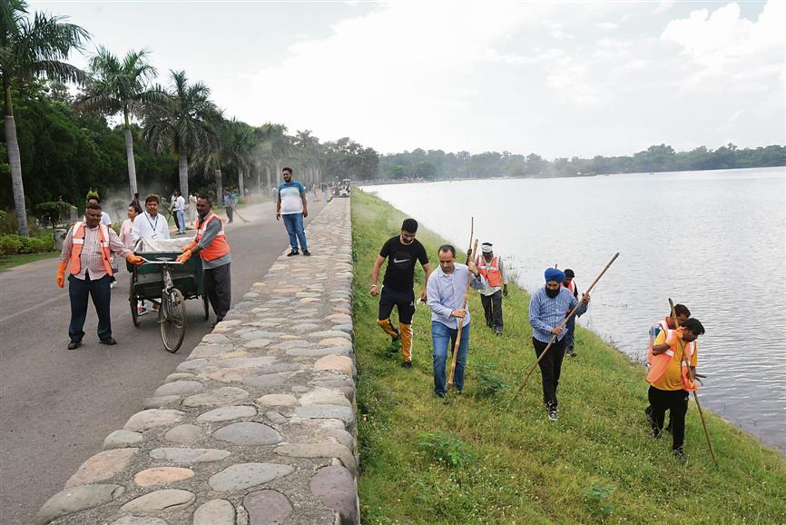 Cleanliness drive held at Sukhna Lake