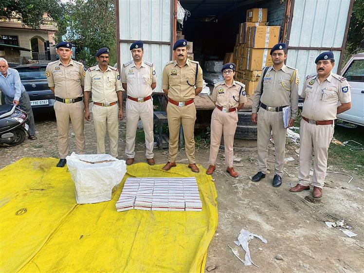 Gang of drug suppliers busted, 4 persons held