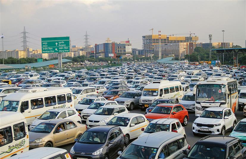 Gurugram cops to work with civic agencies to end traffic woes