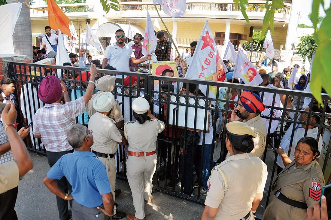 Khatkar Kalan sarpanch 'denied' entry to CM Bhagwant Mann's event on Shaheed Bhagat Singh's birth anniversary