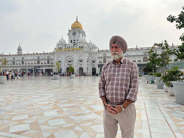 Anupam Kher offers prayers at the Golden Temple,  wraps up 'Calorie' film in Punjab