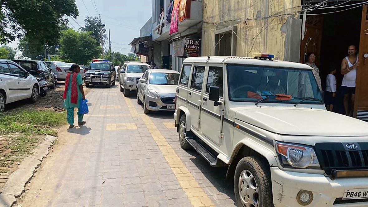 Punjab Police raid hideouts of gangsters’ accomplices in Amritsar, Tarn Taran