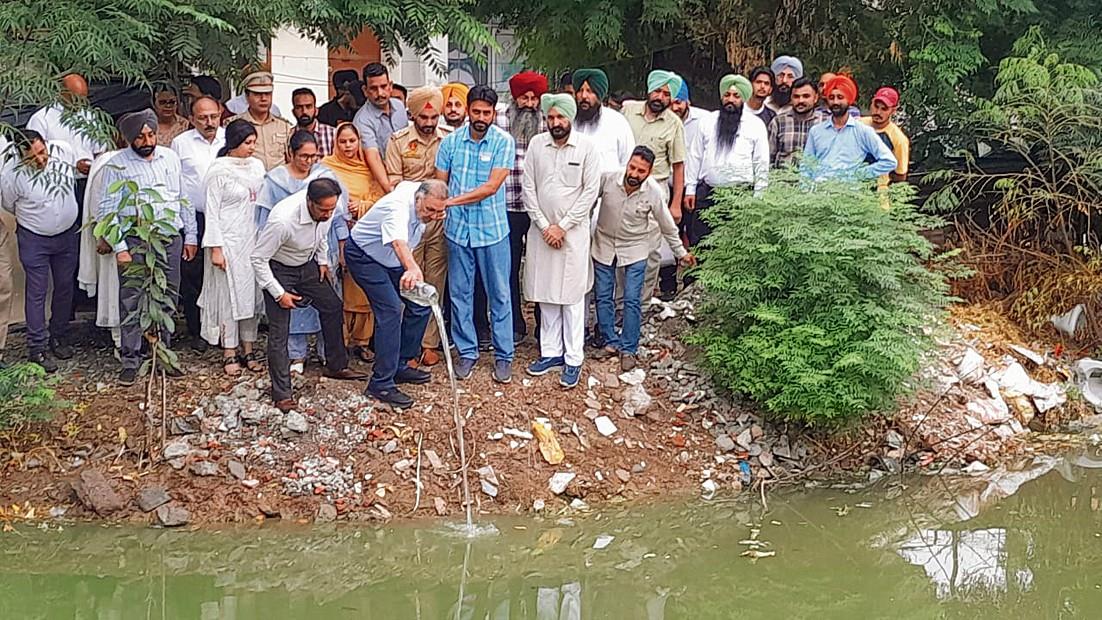As dengue threat looms, minister leads inspection in Mohali village