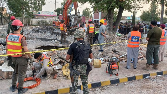 Toll rises to 60 in twin suicide attacks in Pakistan