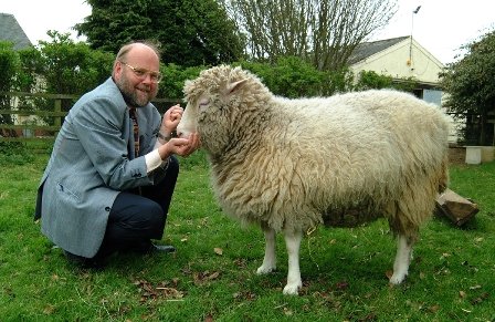 Ian Wilmut, British scientist who led the team that cloned Dolly the Sheep, dies at age 79