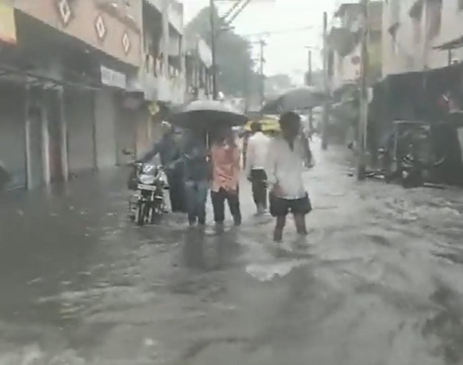 Heavy rain lashes parts of Madhya Pradesh, over 200 people rescued in Indore