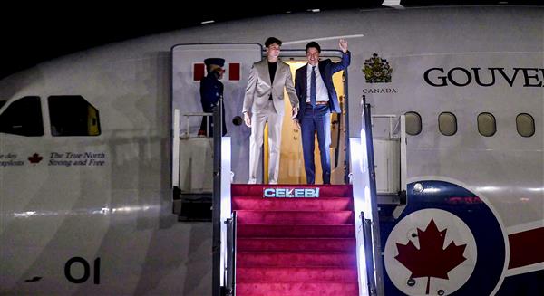 Premier Kanady Trudeau utknął w Delhi w związku ze sprawą dotyczącą samolotu;  Najwcześniejszy możliwy czas odlotu to wtorek po południu