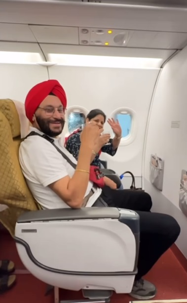 Heartwarming surprise: Daughter upgrades parents to business class on their flight, leaves netizens impressed